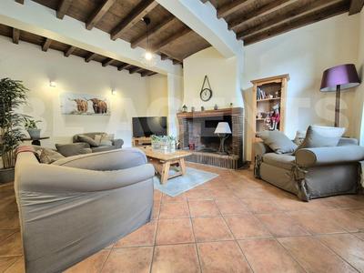 Maison - 234 m² - 8 pièces