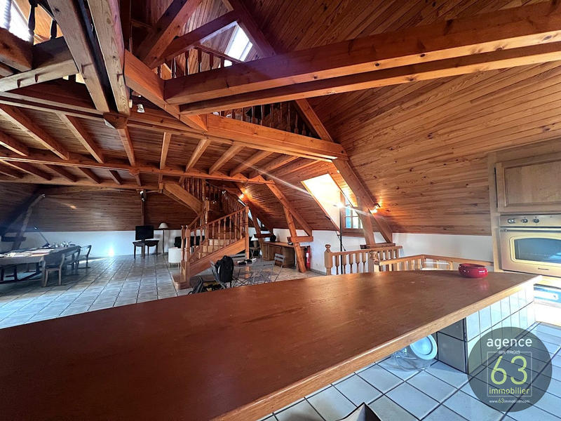 Maison - 430 m² - 9 pièces