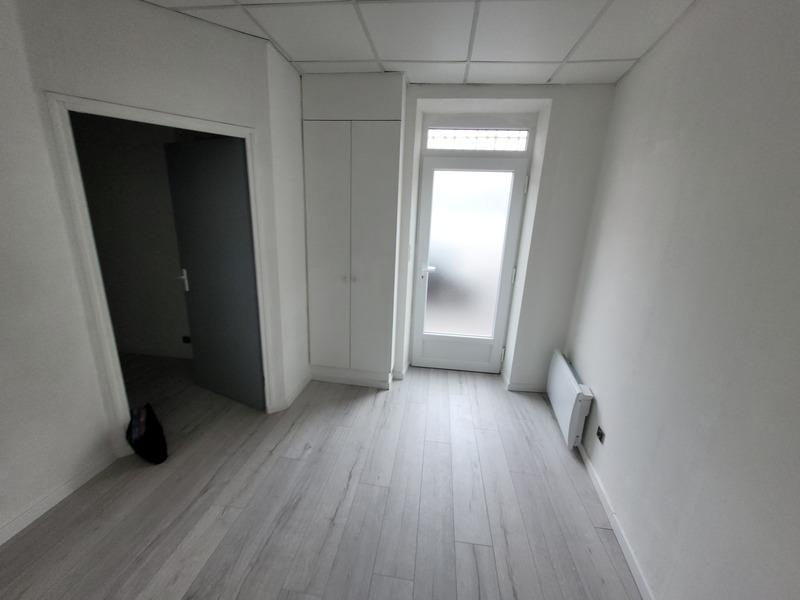 Local d'activité / Entrepôt - 86 m² - 6 pièces