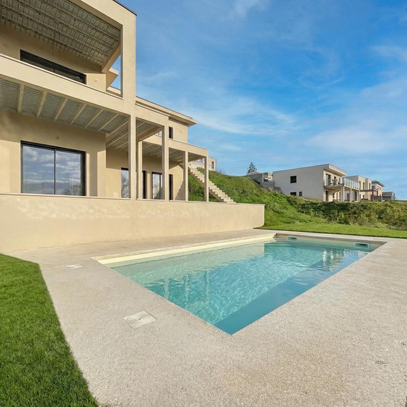 Maison - 180 m² - 4 pièces