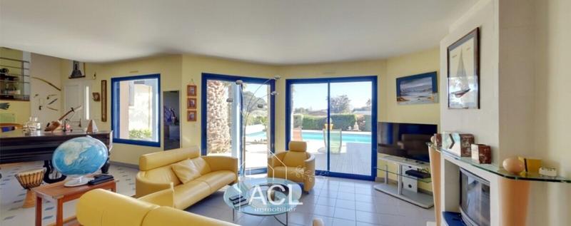 Maison - 210 m² - 8 pièces