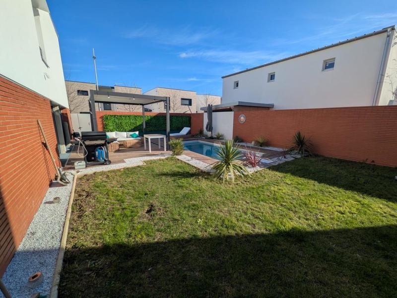 Maison - 95 m² - 4 pièces