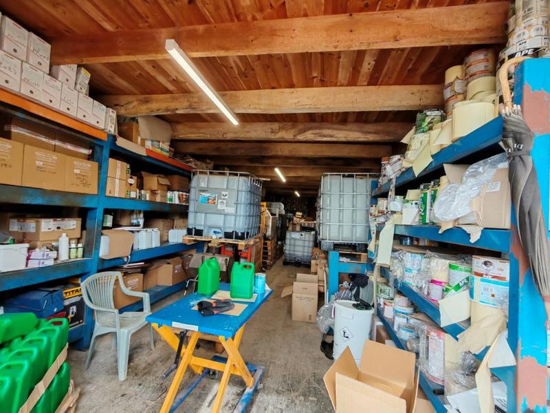 Hangar - 150 m² - 1 pièce