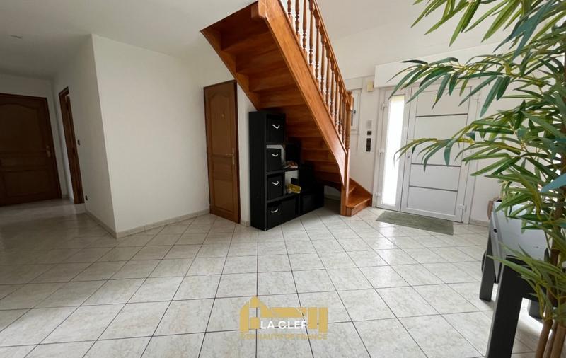 Maison - 202 m² - 7 pièces