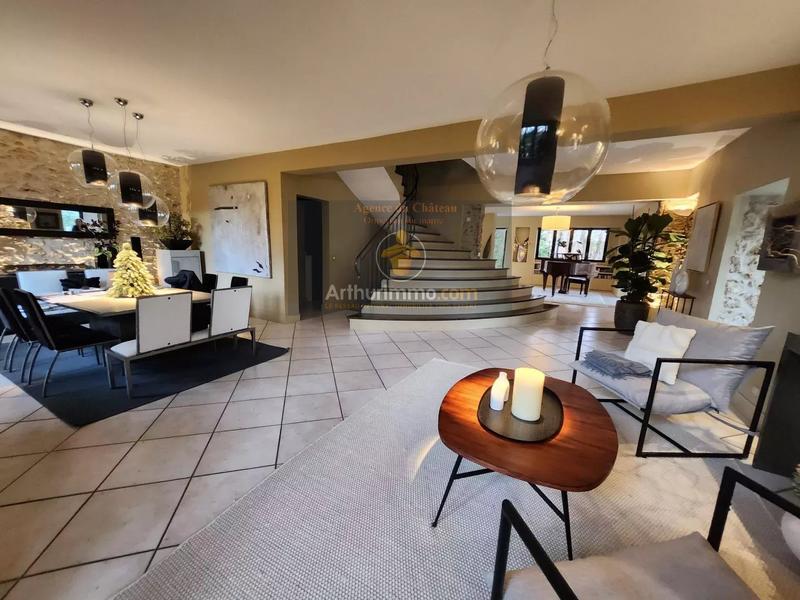 Maison - 254 m² - 10 pièces