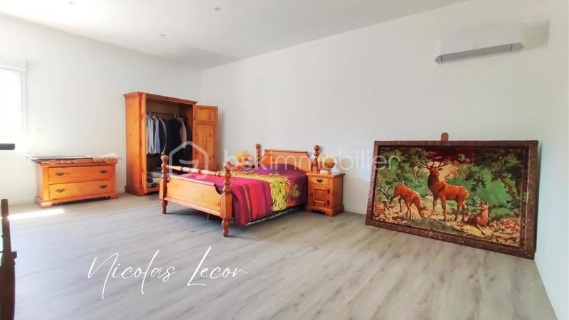 Propriété - 250 m² - 9 pièces