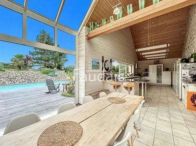 Maison - 277 m² - 8 pièces