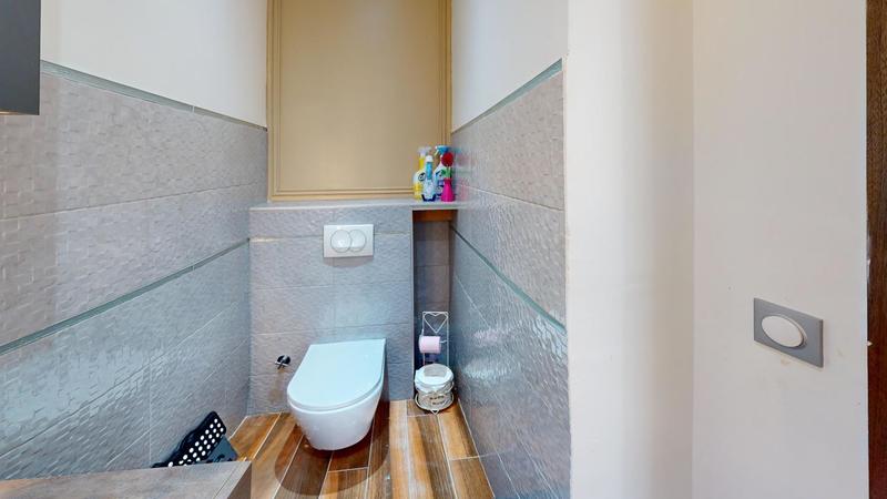 Maison - 310 m² - 8 pièces