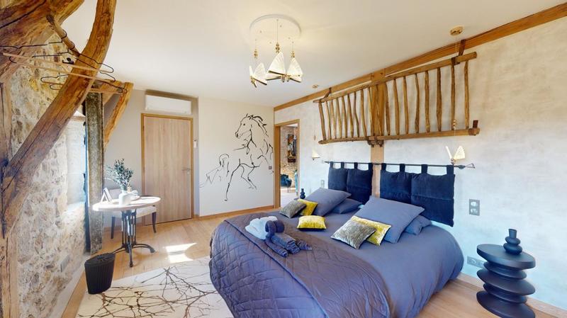 Maison - 1 290 m² - 25 pièces