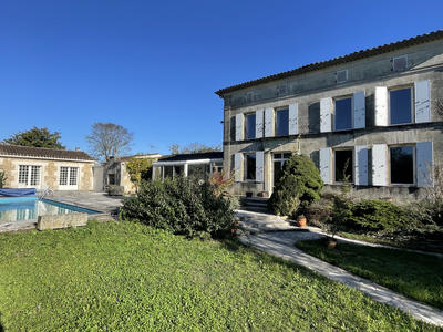 Maison - 242 m² - 7 pièces