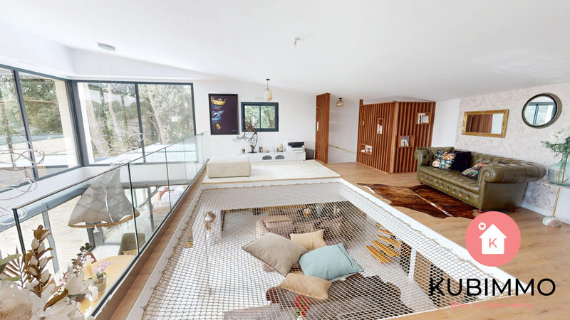 Maison - 207 m² - 6 pièces