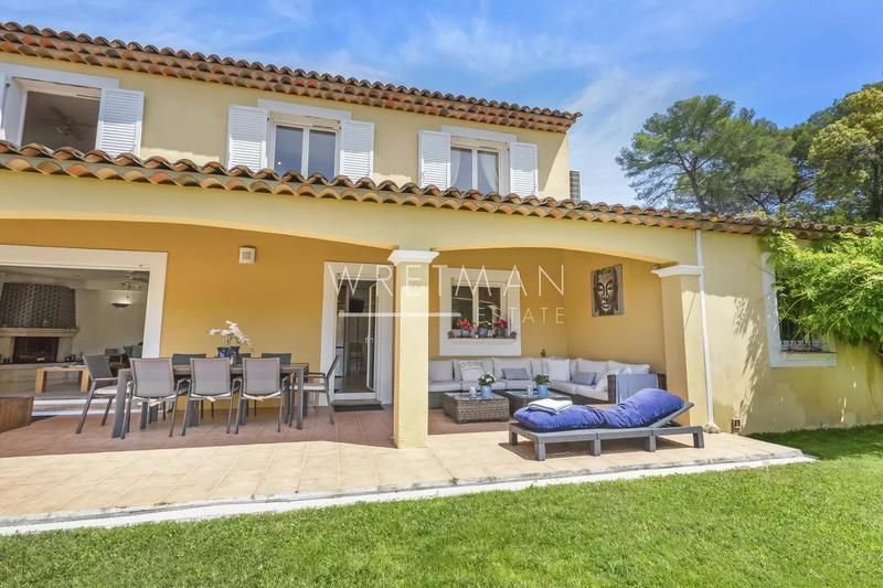Maison - 185 m² - 7 pièces