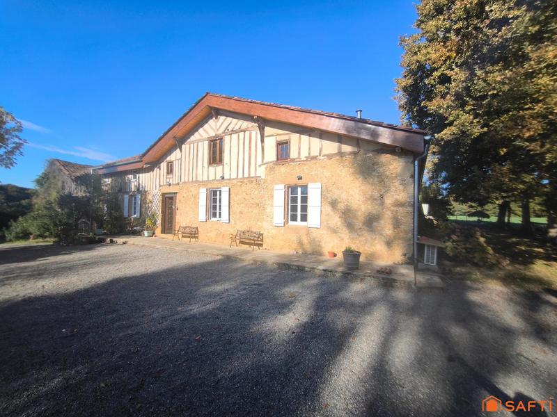 Maison - 248 m² - 9 pièces