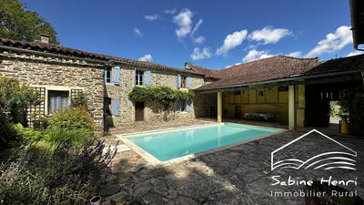 Maison - 300 m² - 11 pièces