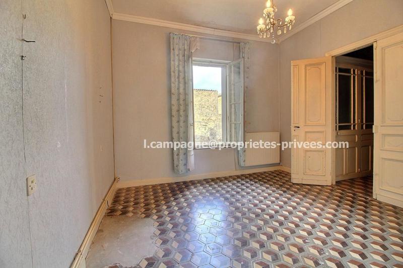 Propriété - 256 m² - 9 pièces