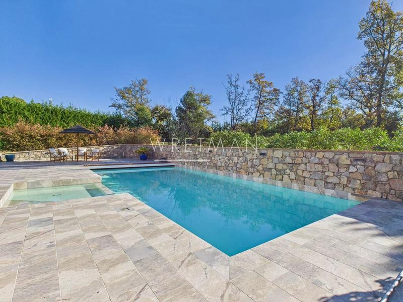 Villa - 252 m² - 6 pièces