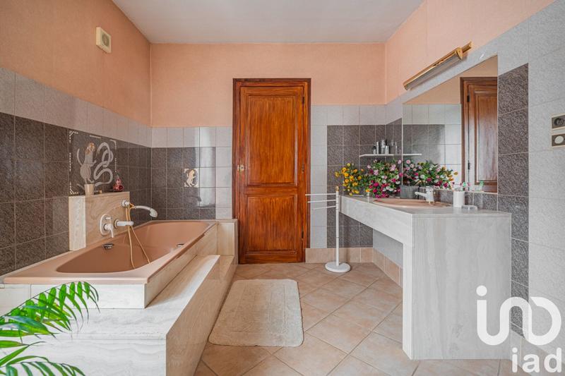 Maison - 214 m² - 6 pièces