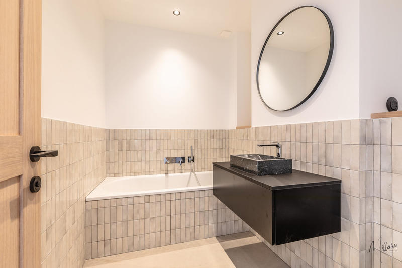 Maison - 240 m² - 8 pièces