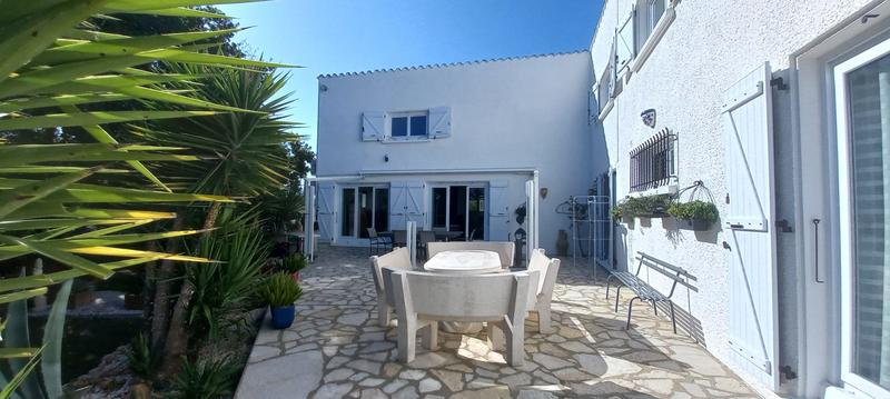 Villa - 220 m² - 8 pièces