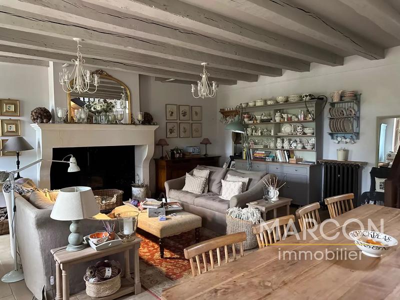 Propriété - 318 m² - 10 pièces