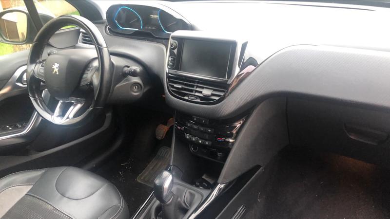 Peugeot 2008 1.2 PureTech 110 Allure Business