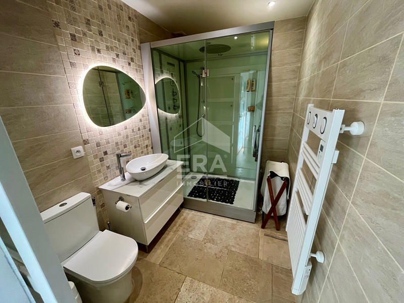 Maison - 207 m² - 9 pièces