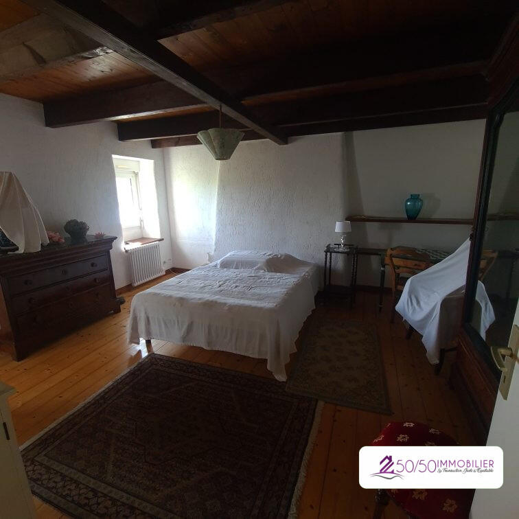 Maison ancienne - 177 m² - 8 pièces