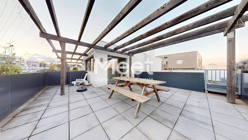 Appartement - 92 m² - 5 pièces