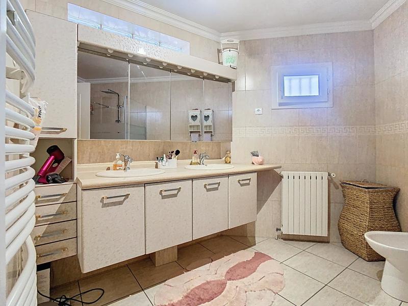 Maison - 198 m² - 7 pièces