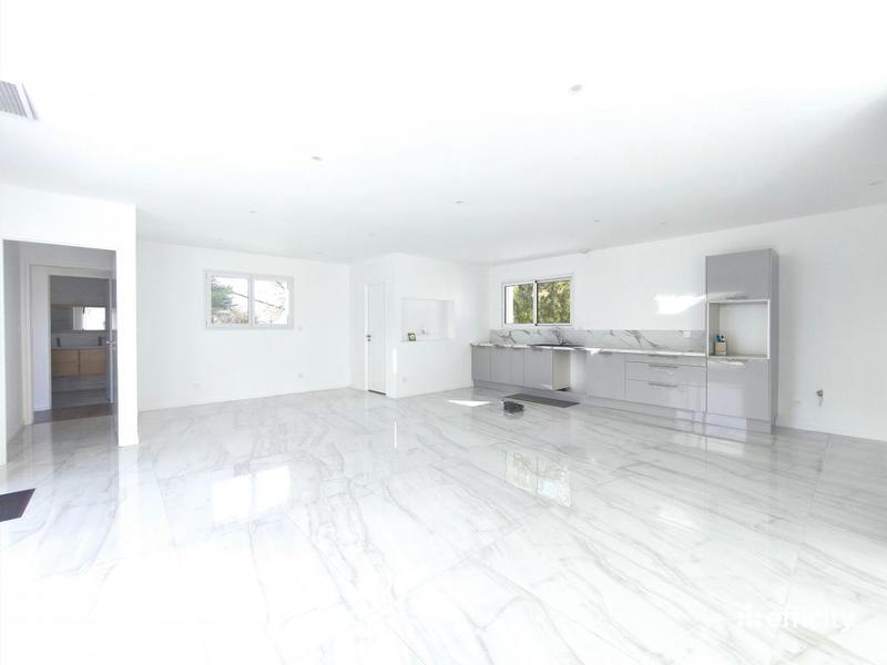 Maison - 230 m² - 11 pièces