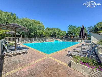 Maison - 1 000 m² - 40 pièces