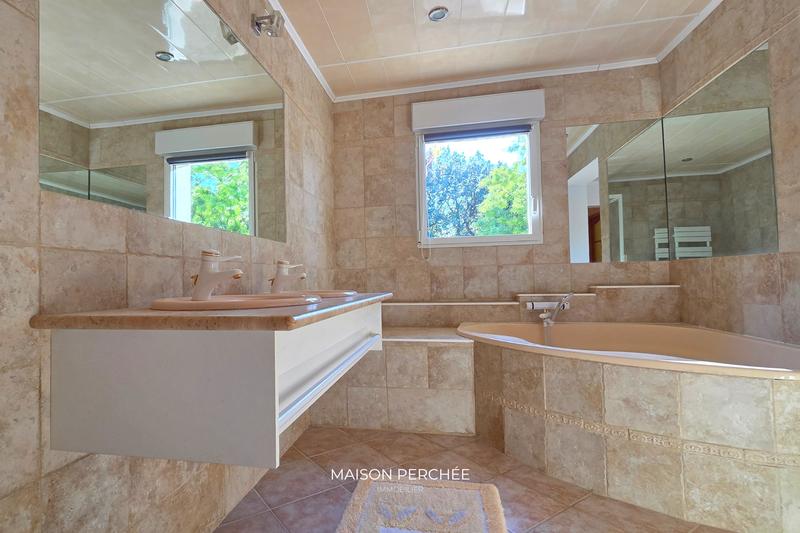 Villa - 196 m² - 7 pièces