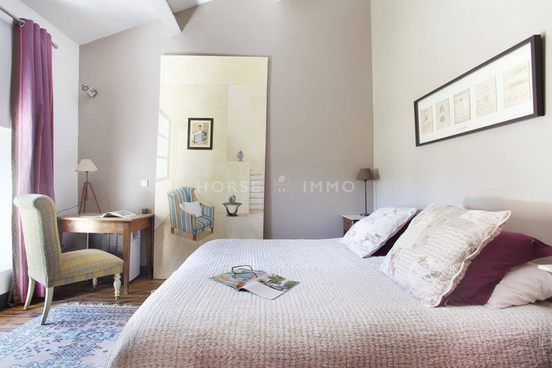 Maison - 1 745 m² - 50 pièces