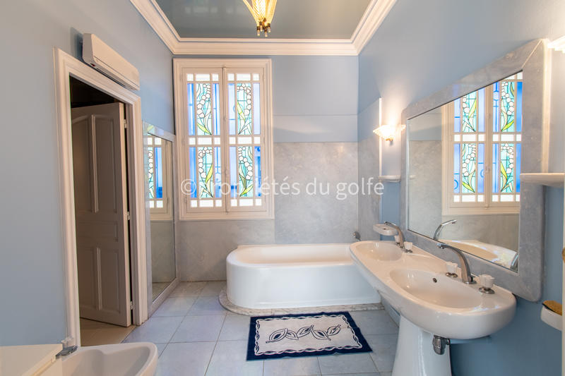 Appartement - 254 m² - 6 pièces