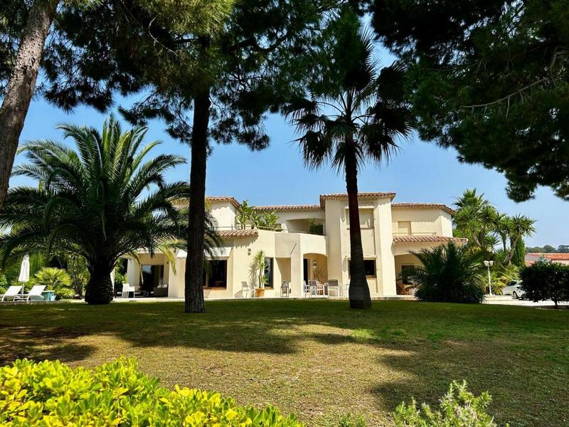 Villa - 241 m²