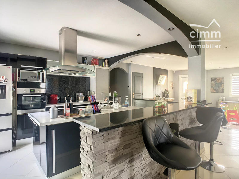 Maison - 194 m² - 6 pièces