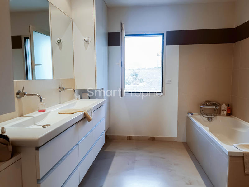 Propriété - 267 m² - 12 pièces