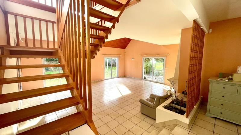 Maison - 329 m² - 11 pièces