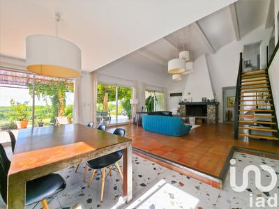 Maison - 299 m² - 9 pièces