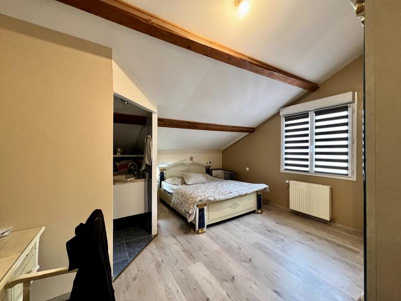 Maison - 200 m² - 6 pièces