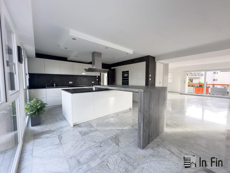 Appartement - 155 m² - 6 pièces