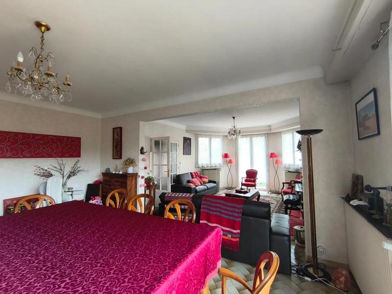 Propriété - 277 m² - 6 pièces