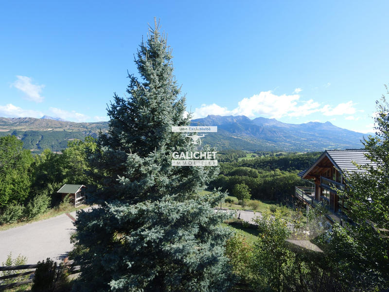 Maison - 330 m² - 8 pièces