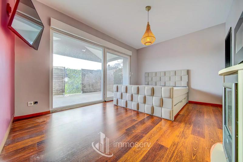 Maison - 240 m² - 7 pièces