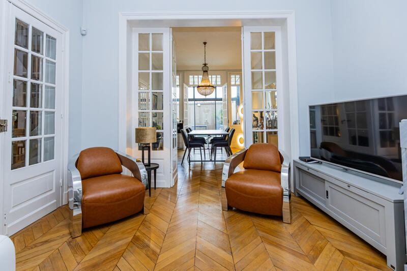 Maison - 213 m² - 7 pièces
