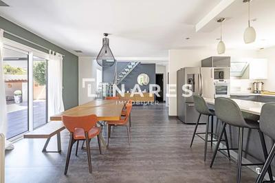 Villa - 220 m² - 6 pièces