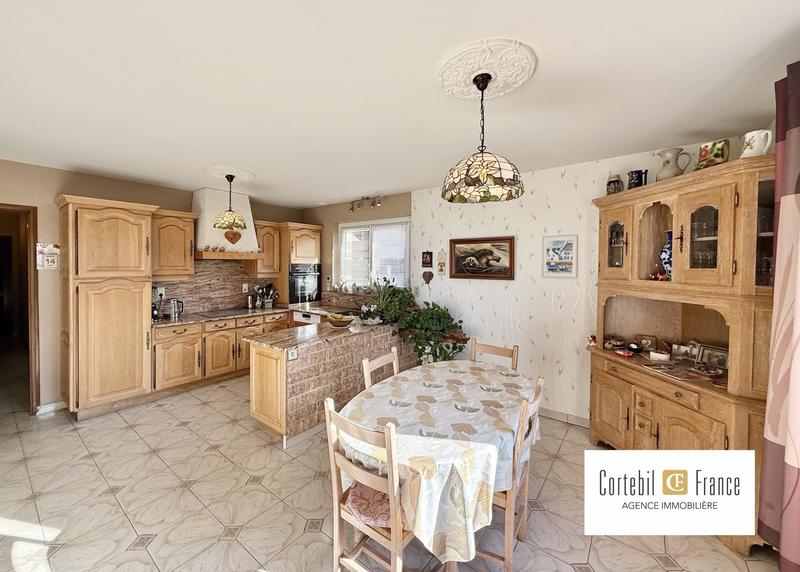 Maison traditionnelle - 320 m² - 5 pièces