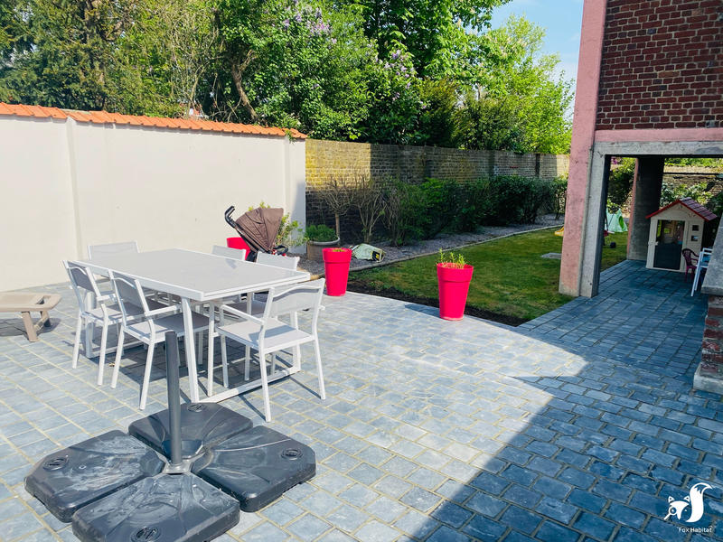 Maison - 240 m² - 8 pièces