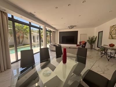 Maison - 261 m² - 7 pièces