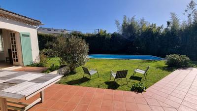 Maison - 233 m² - 8 pièces